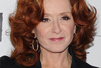 Bonnie-raitt-makeup-for-mature-redheads-side